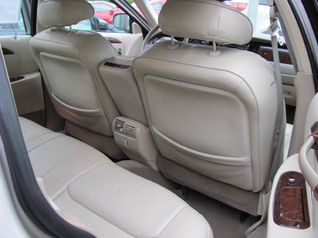 Lincoln Town Car 2000 photo 3