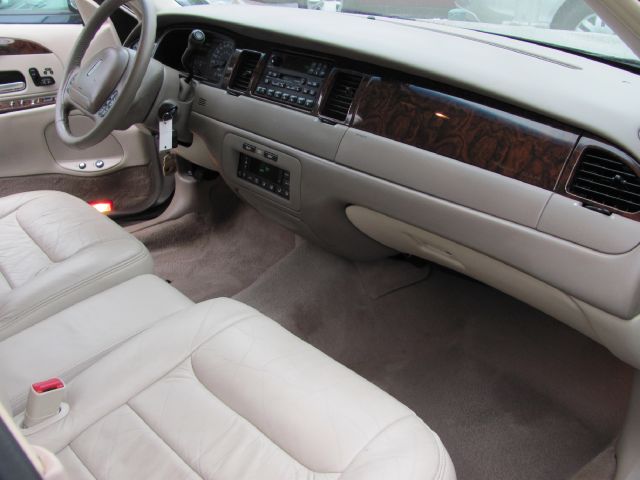 Lincoln Town Car 2000 photo 5