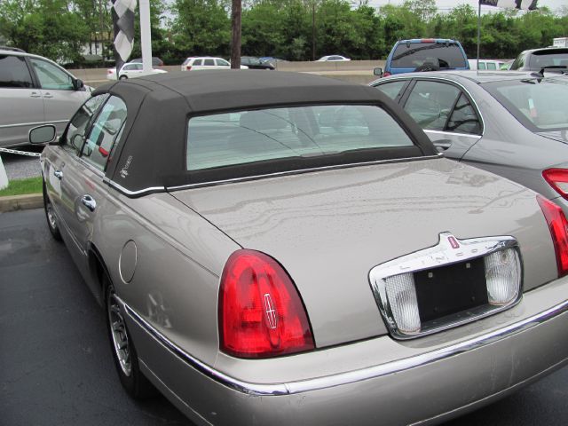 Lincoln Town Car 2000 photo 7