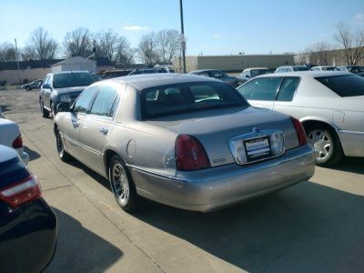 Lincoln Town Car 2001 photo 3