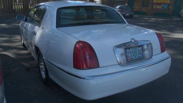 Lincoln Town Car 2001 photo 1