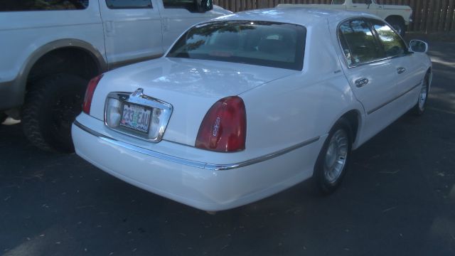 Lincoln Town Car 2001 photo 3