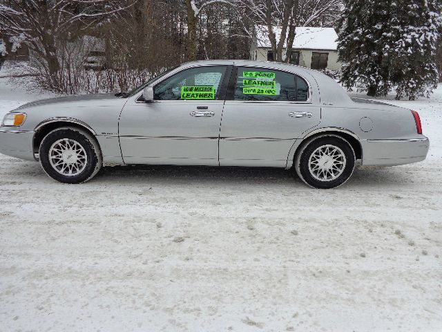 Lincoln Town Car 2001 photo 2