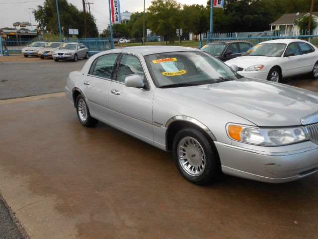 Lincoln Town Car 2001 photo 4