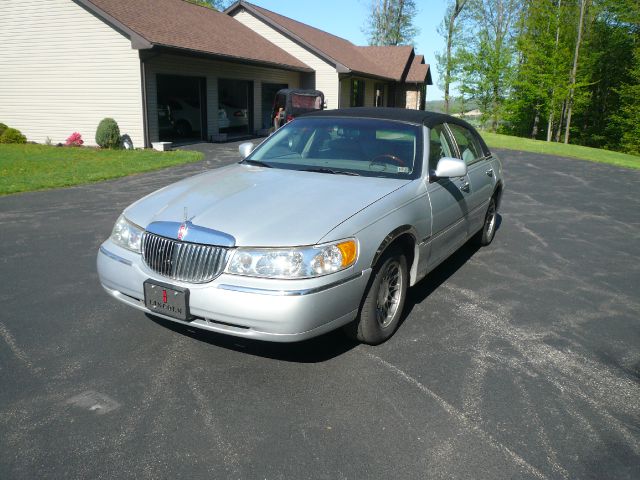 Lincoln Town Car 2001 photo 1