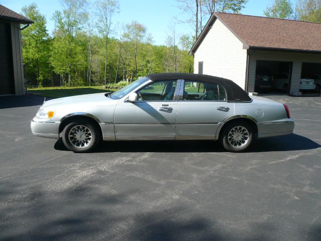 Lincoln Town Car 2001 photo 3