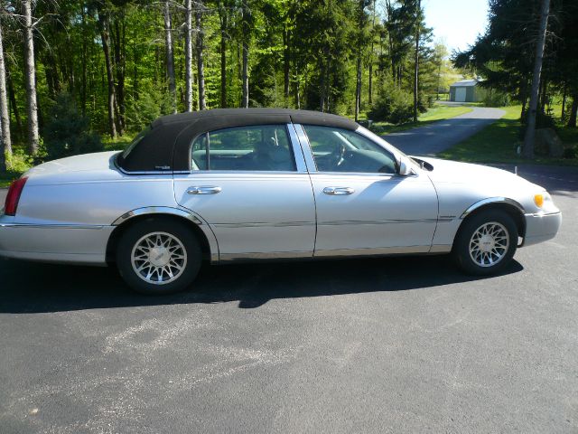 Lincoln Town Car 2001 photo 4