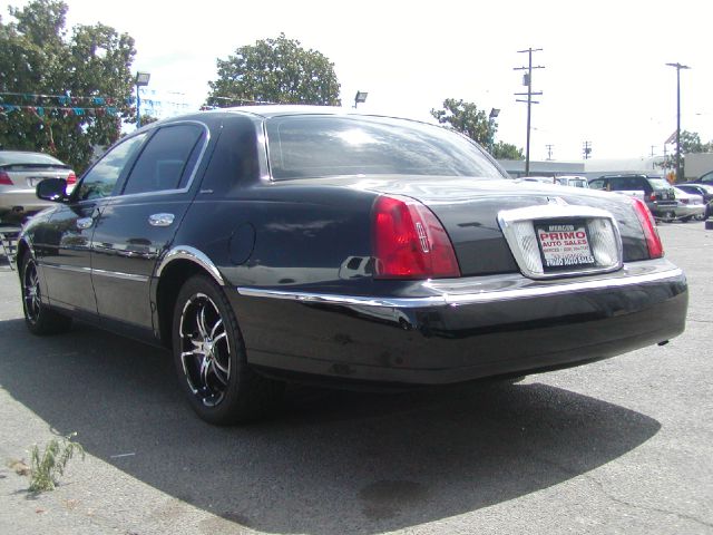 Lincoln Town Car 2001 photo 0