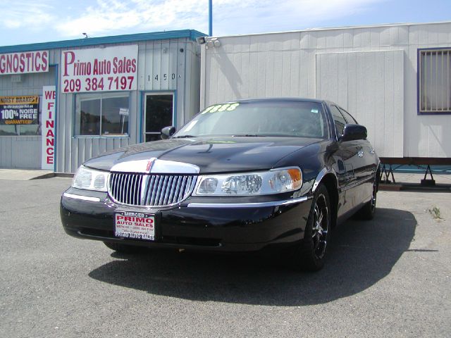 Lincoln Town Car 2001 photo 3