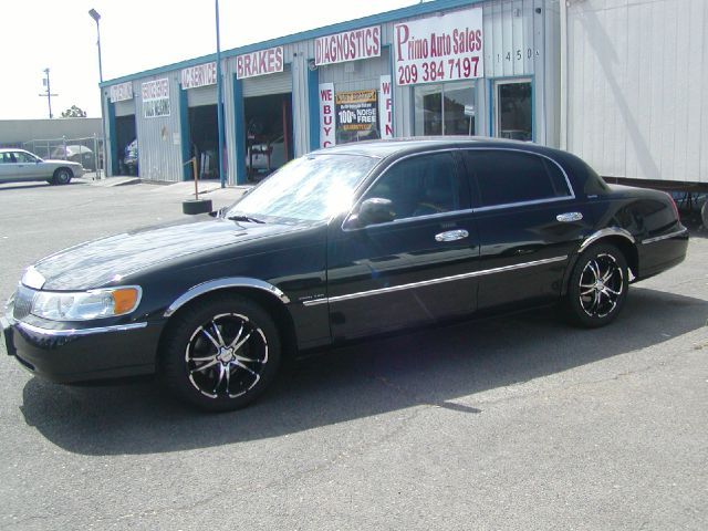 Lincoln Town Car 2001 photo 4