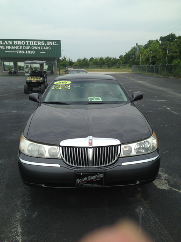 Lincoln Town Car 2001 photo 2