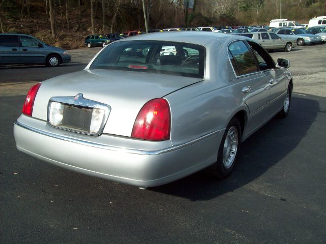 Lincoln Town Car 2001 photo 11