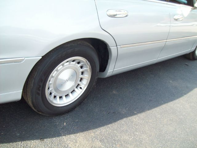 Lincoln Town Car 2001 photo 12