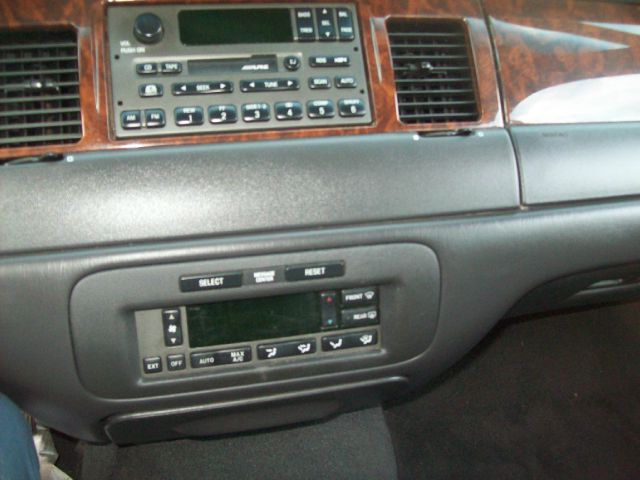 Lincoln Town Car 2001 photo 17