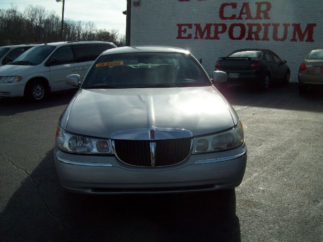 Lincoln Town Car 2001 photo 3