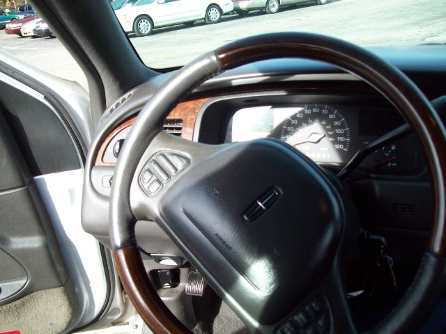 Lincoln Town Car 2001 photo 7