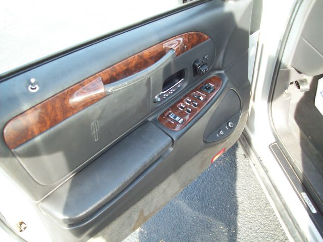 Lincoln Town Car 2001 photo 8