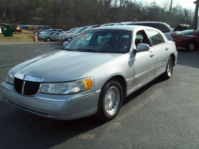 Lincoln Town Car 2001 photo 9