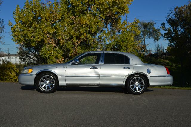 Lincoln Town Car 2001 photo 1