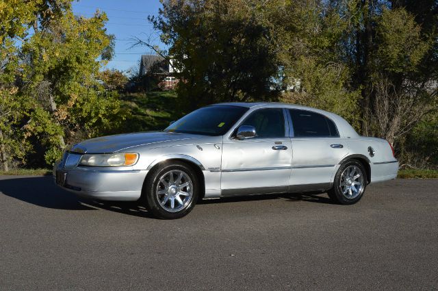 Lincoln Town Car 2001 photo 2