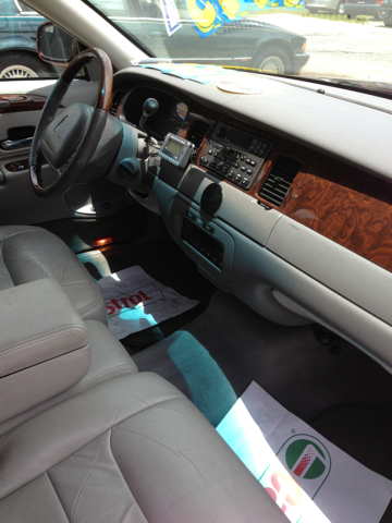 Lincoln Town Car 2001 photo 3