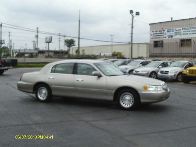 Lincoln Town Car 2001 photo 3