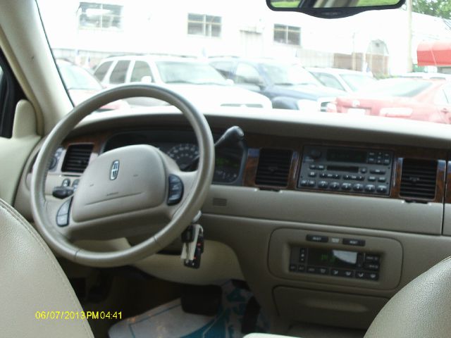 Lincoln Town Car 2001 photo 4