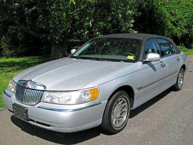 Lincoln Town Car 2001 photo 4