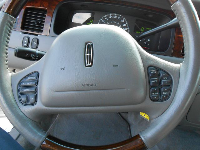 Lincoln Town Car 2001 photo 3