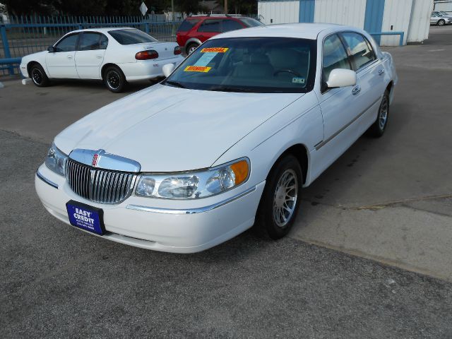 Lincoln Town Car 2001 photo 4