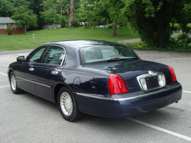 Lincoln Town Car 2001 photo 4