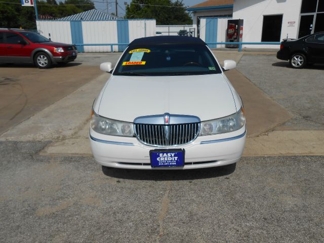 Lincoln Town Car DOWN 4.9 WAC Sedan