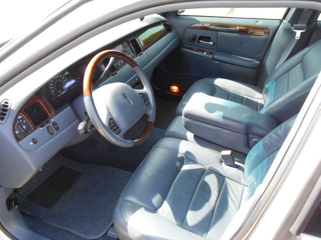 Lincoln Town Car 2001 photo 1