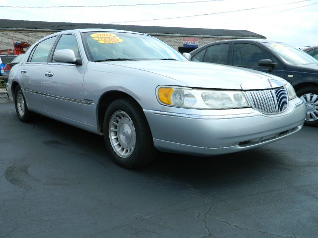 Lincoln Town Car 2001 photo 3