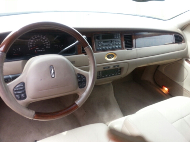 Lincoln Town Car 2001 photo 4