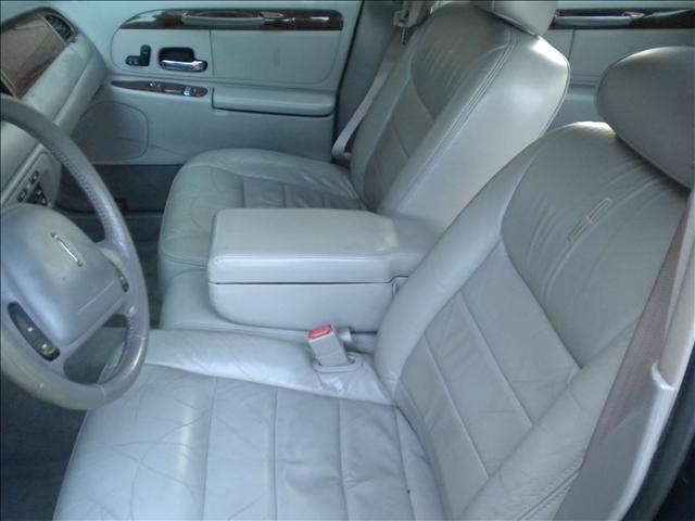 Lincoln Town Car 2001 photo 1