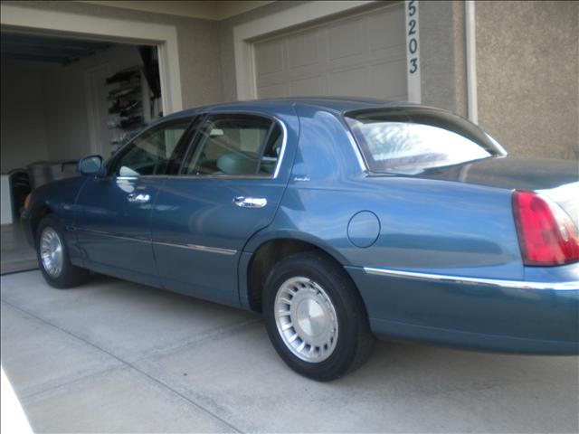 Lincoln Town Car 2001 photo 3