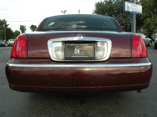 Lincoln Town Car 2001 photo 2