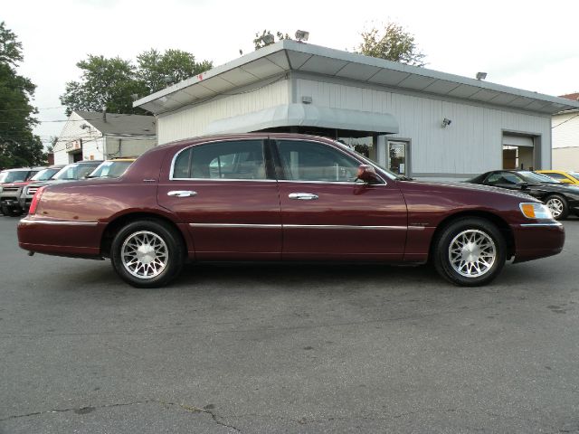 Lincoln Town Car 2001 photo 3