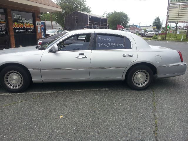 Lincoln Town Car 2001 photo 1