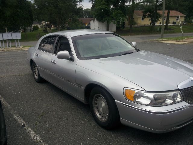 Lincoln Town Car 2001 photo 2