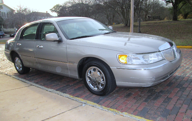 Lincoln Town Car 2001 photo 1