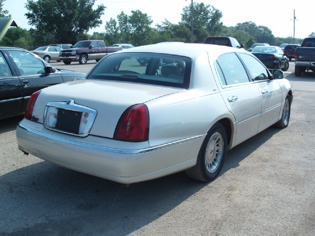 Lincoln Town Car 2001 photo 1