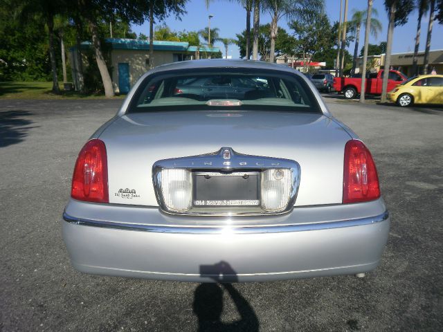 Lincoln Town Car 2001 photo 13