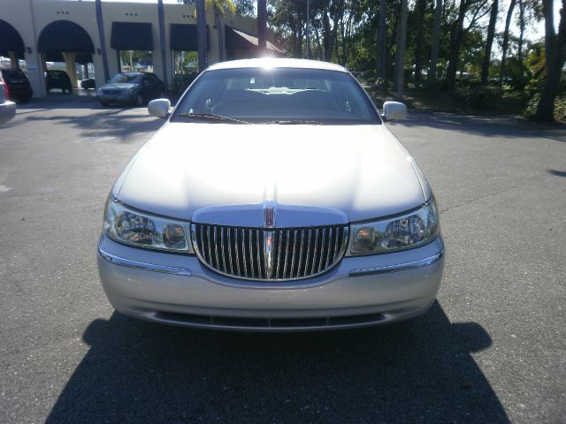 Lincoln Town Car 2001 photo 15