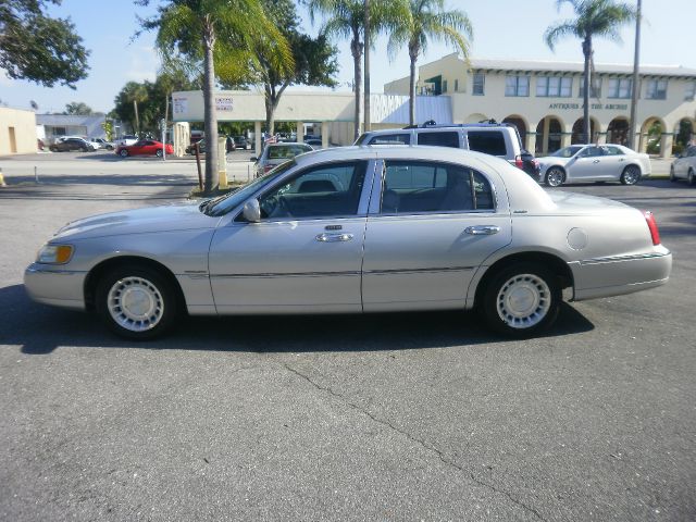 Lincoln Town Car 2001 photo 16