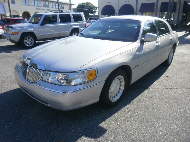 Lincoln Town Car 2001 photo 17