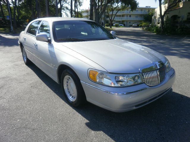 Lincoln Town Car 2001 photo 18