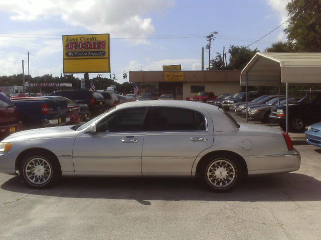 Lincoln Town Car DOWN 4.9 WAC Sedan