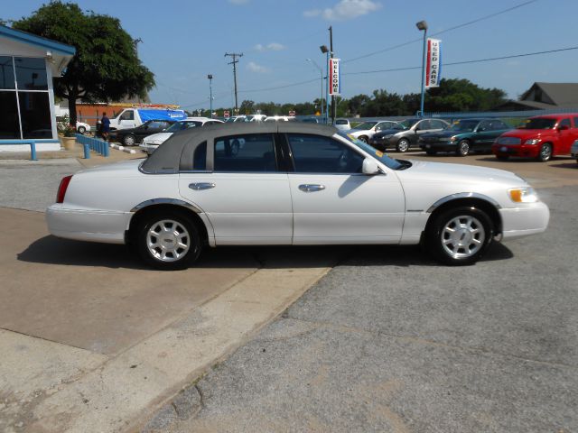 Lincoln Town Car 2001 photo 1